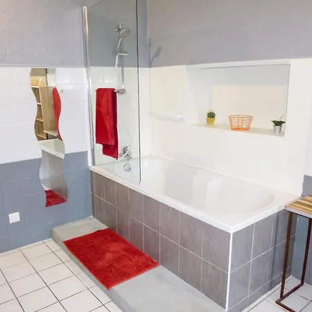 Maison Cosy A Avec Piscine Nyaraló *